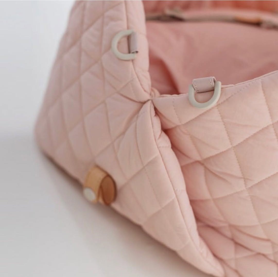 Komfortabler Reisekorb für unterwegs Pink